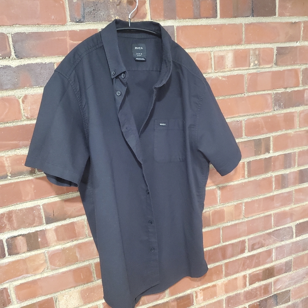 RVCA Black Button up Medium SlimFit
